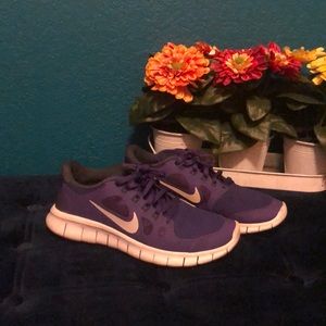 Nike Free 5.0 purple and gray tennis shoe